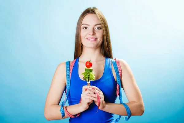 Ragazza che tiene forchetta — Foto Stock