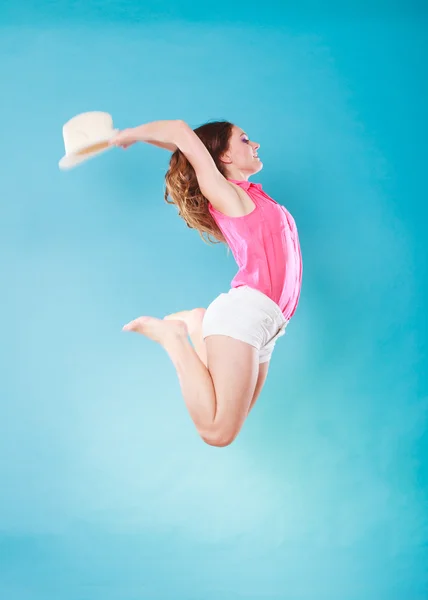 Summer woman in straw hat jumping — Stock Photo, Image