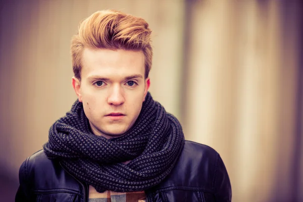 Fashionable man posing outdoors — Stock Photo, Image