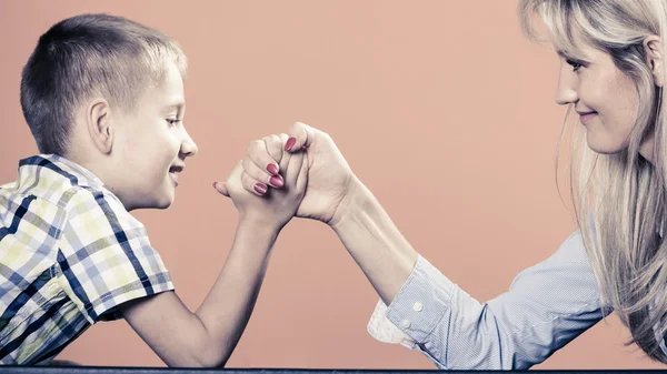 Mother and son arm wrestling. — Stock Photo, Image