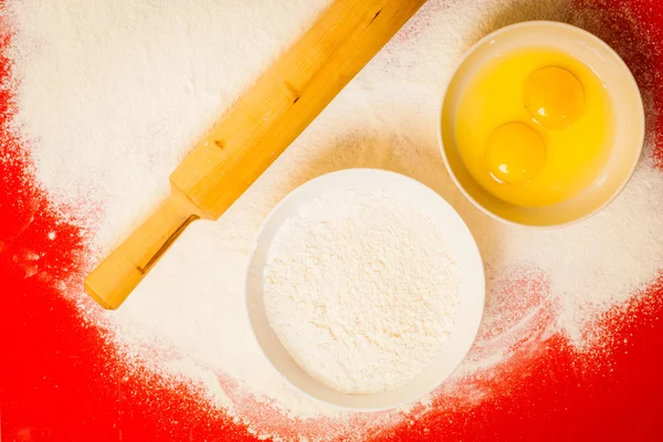 Zutaten und Haushaltsgeräte backen — Stockfoto