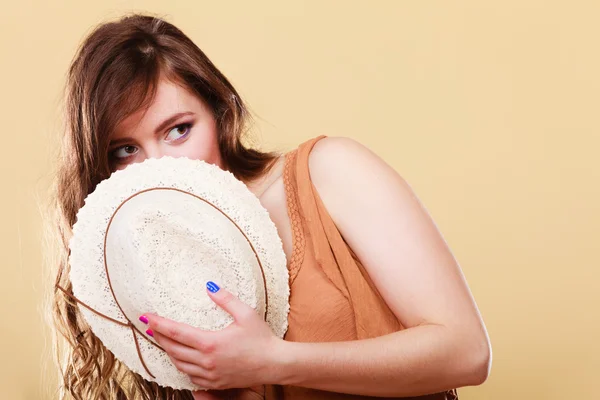 Girl holding summer straw hat — Stock Photo, Image