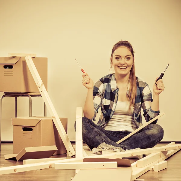 Young girl arranging interior — 스톡 사진