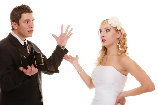 Couple groom and bride with empty purse, conflict. — Stock Photo, Image