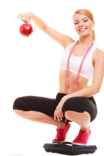 Mujer feliz sosteniendo manzana . —  Fotos de Stock