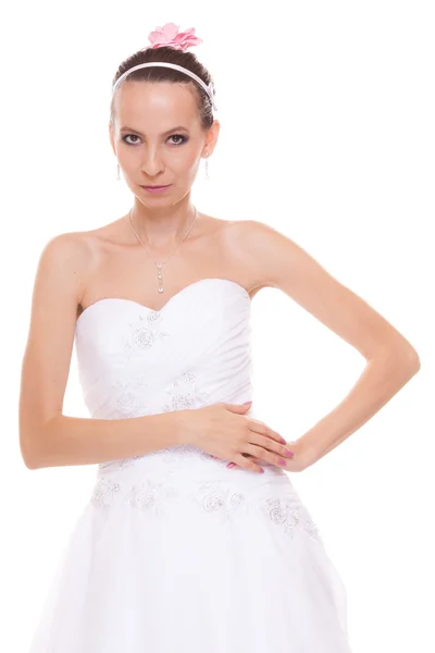 Attraktive hübsche Braut im weißen Brautkleid. — Stockfoto