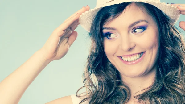 Charming woman in summer straw hat — Stock Photo, Image