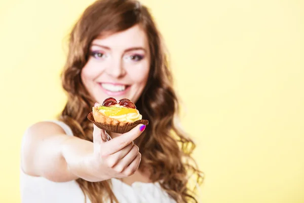Cupcake  in woman hand — Zdjęcie stockowe