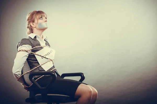 Woman tied to chair — 图库照片