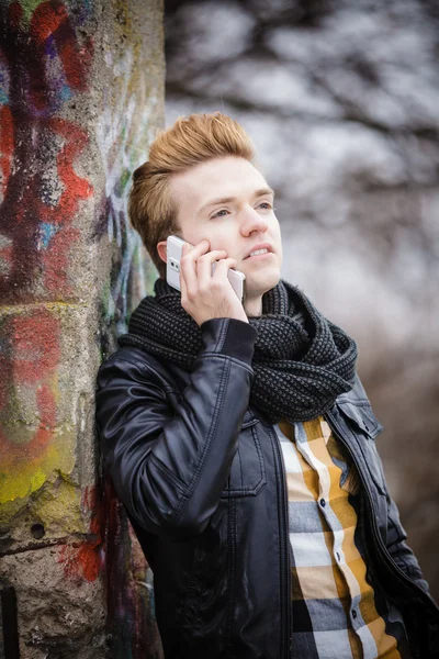 Man talking on mobile phone outdoor — Stock Photo, Image