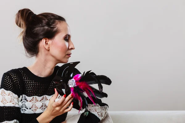 Woman with carnival mask posing — Stockfoto