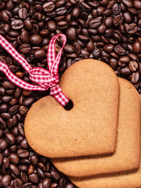 Heart shaped cookies on coffee beans background — Stock fotografie