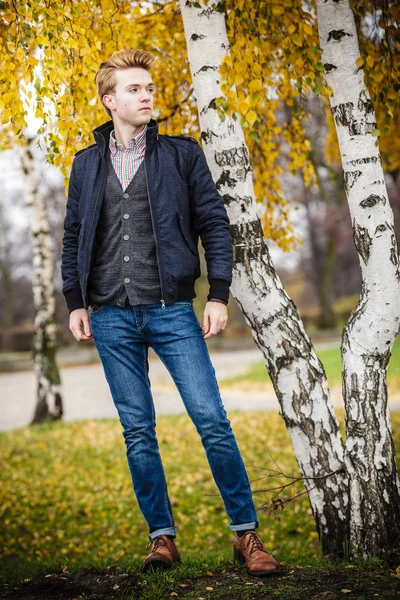 Young handsome man outdoors — Stock Photo, Image