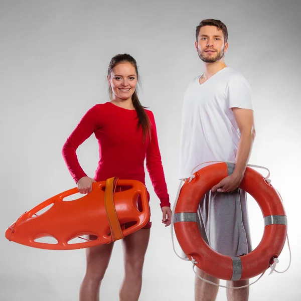 Plavčík pár s záchranným vybavením — Stock fotografie