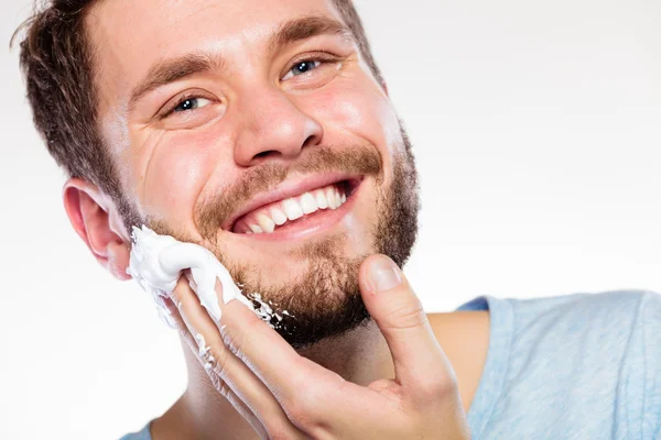 Uomo che si prepara a radersi — Foto Stock