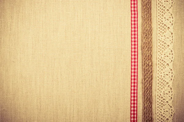 Marco de encaje sobre fondo de tela de lino — Foto de Stock