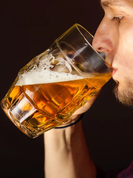 Handsome young man drinking beer — Stock Photo, Image