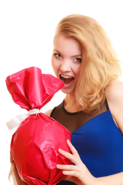 Mädchen mit rotem Geschenk — Stockfoto