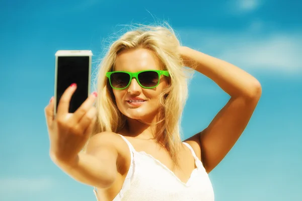 Woman  taking self picture — Stock Photo, Image