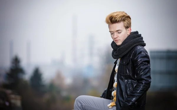 Fashionable man posing outdoors — Stock Photo, Image