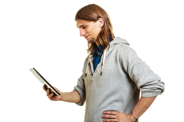 Moda mężczyzna za pomocą tabletu — Zdjęcie stockowe