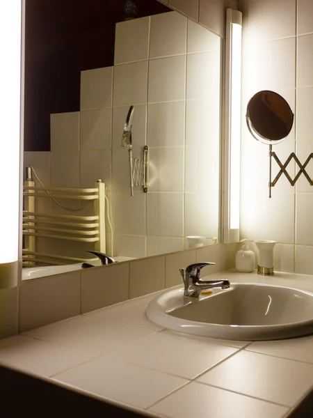 Bathroom with sink and mirror — Stock Photo, Image