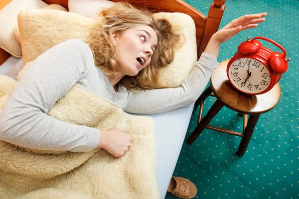 Woman waking up late — Stock Photo, Image