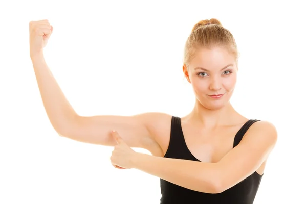 Fitness woman showing muscles — Stock Photo, Image