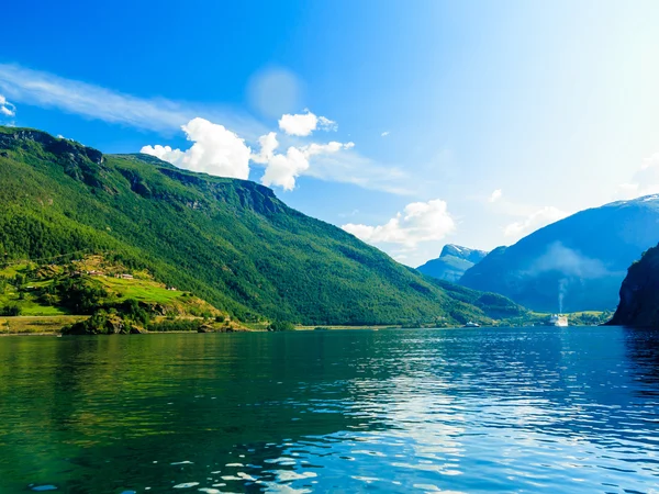 Hory a fjord v Norsku. — Stock fotografie