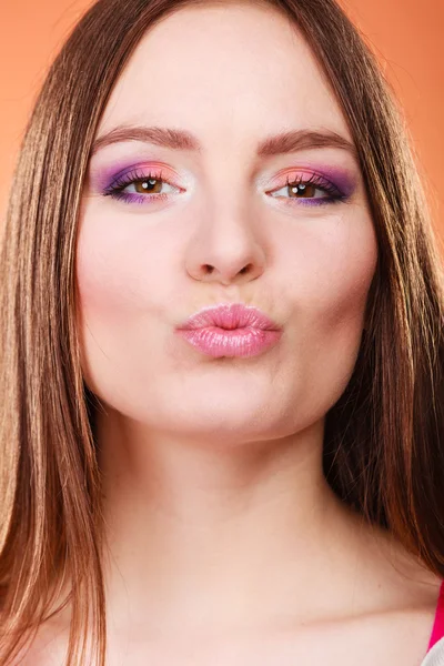 Girl doing fun trying to give a kiss — Stock Photo, Image