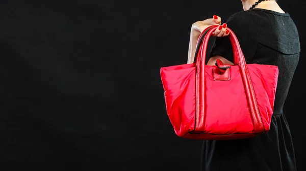 Dame mit roter Handtasche — Stockfoto