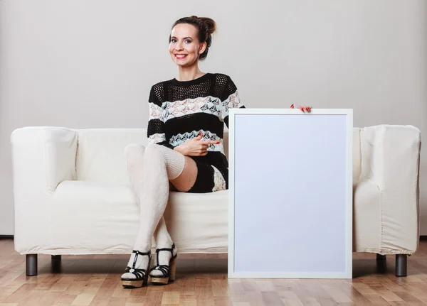 Woman sitting with presentation board — Stock fotografie