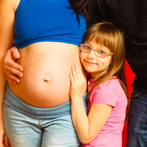 Família esperando novo bebê — Fotografia de Stock