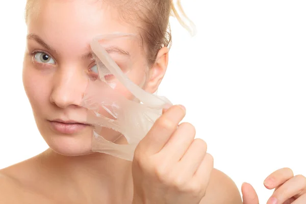 Ragazza rimozione peeling facciale off maschera — Foto Stock