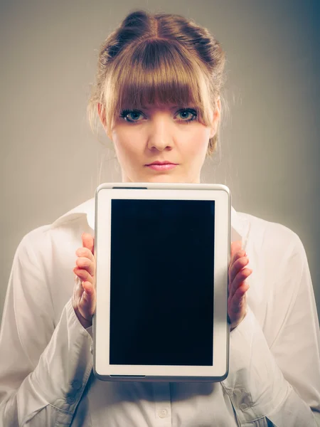 Kvinna anläggning tablet. — Stockfoto