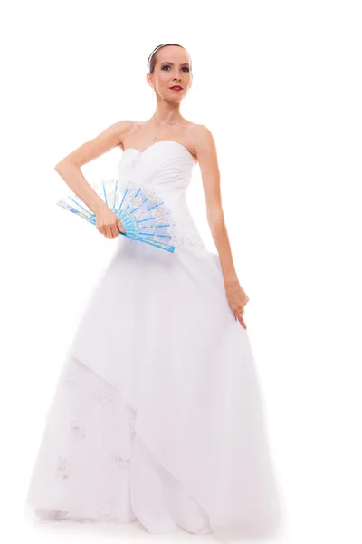 Mariée en robe blanche avec ventilateur bleu — Photo