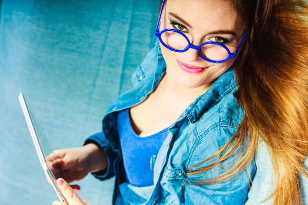 Woman in glasses with tablet relaxing — Stock Photo, Image