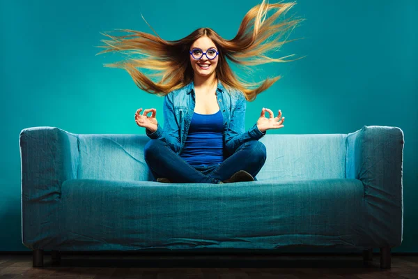 Girl  sitting on couch. — Stock Photo, Image