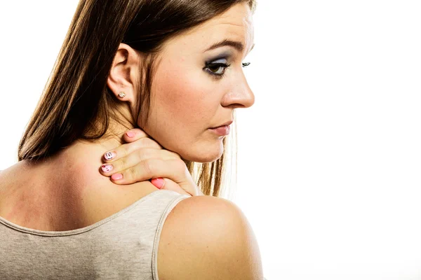 Mujer rascarse la espalda picante —  Fotos de Stock