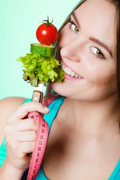 Woman  fresh mixed vegetables — Stockfoto