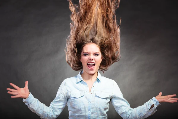 Glückliche Frau, die Spaß hat — Stockfoto