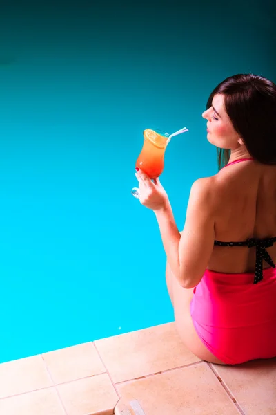 Woman in swimsuit  sitting at poolside — Stock Photo, Image