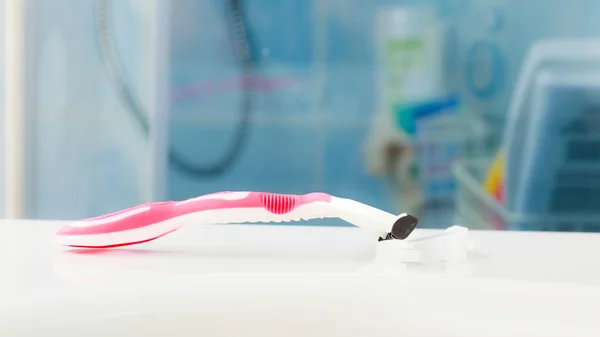 Disposable pink razor blade — Stock Photo, Image