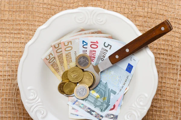 Ευρώ τα χρήματα στο τραπέζι της κουζίνας, ακτή της διαβίωσης — Φωτογραφία Αρχείου