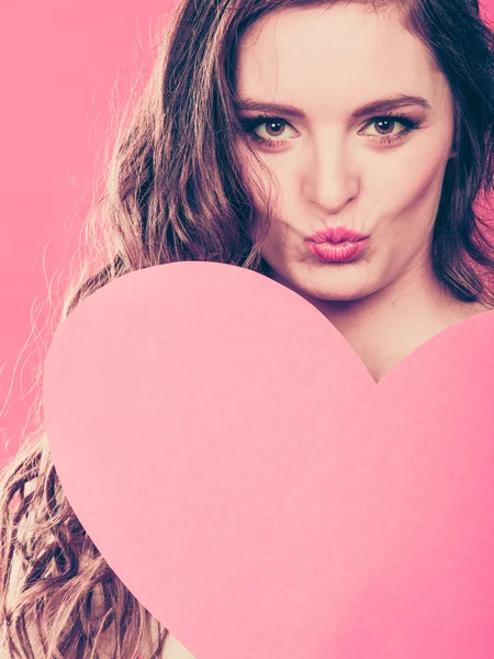 Woman holding big red paper heart — Stock Photo, Image