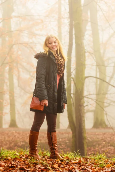 Woman with handbag walking — Stock Photo, Image