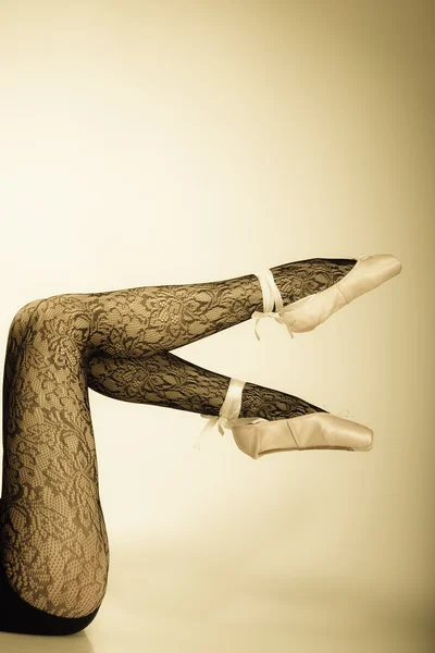 Красивая балетная танцовщица — стоковое фото