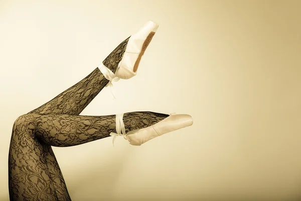 Female legs dancer in ballet shoes — Stock Photo, Image