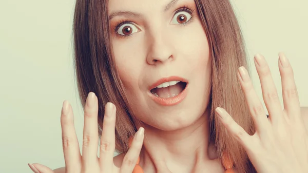 Surprised girl with eyes wide open and hand gesture — Stock Photo, Image