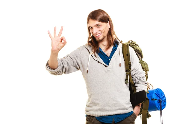 Adam turist backpacker ok jest gösterilen. Seyahat. — Stok fotoğraf